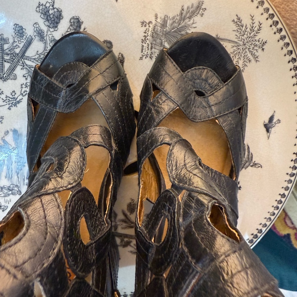Miz Mooz 6 EUC Black Leather Tamara 3.5" Wedge Heel Sandal Back Zip zipper - Picture 5 of 16